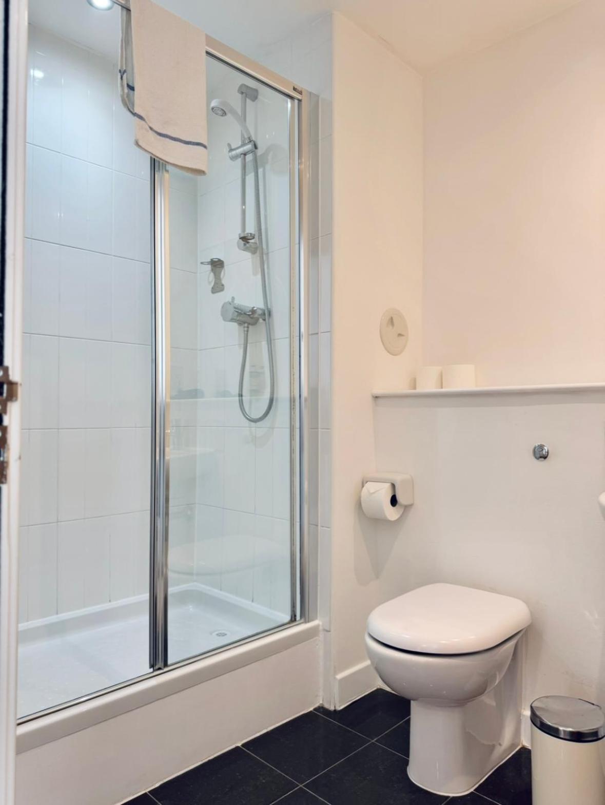 Modern Two Bedroom Apartments Edimburgo Esterno foto
