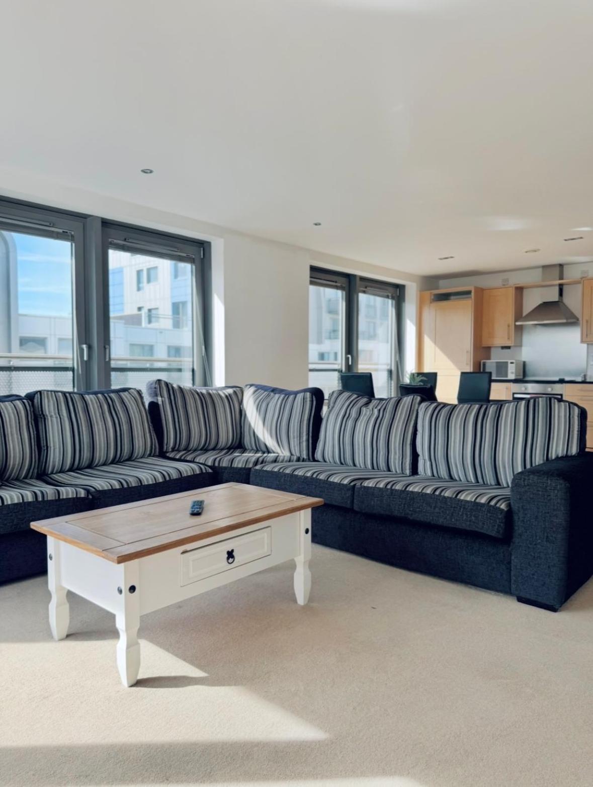 Modern Two Bedroom Apartments Edimburgo Esterno foto